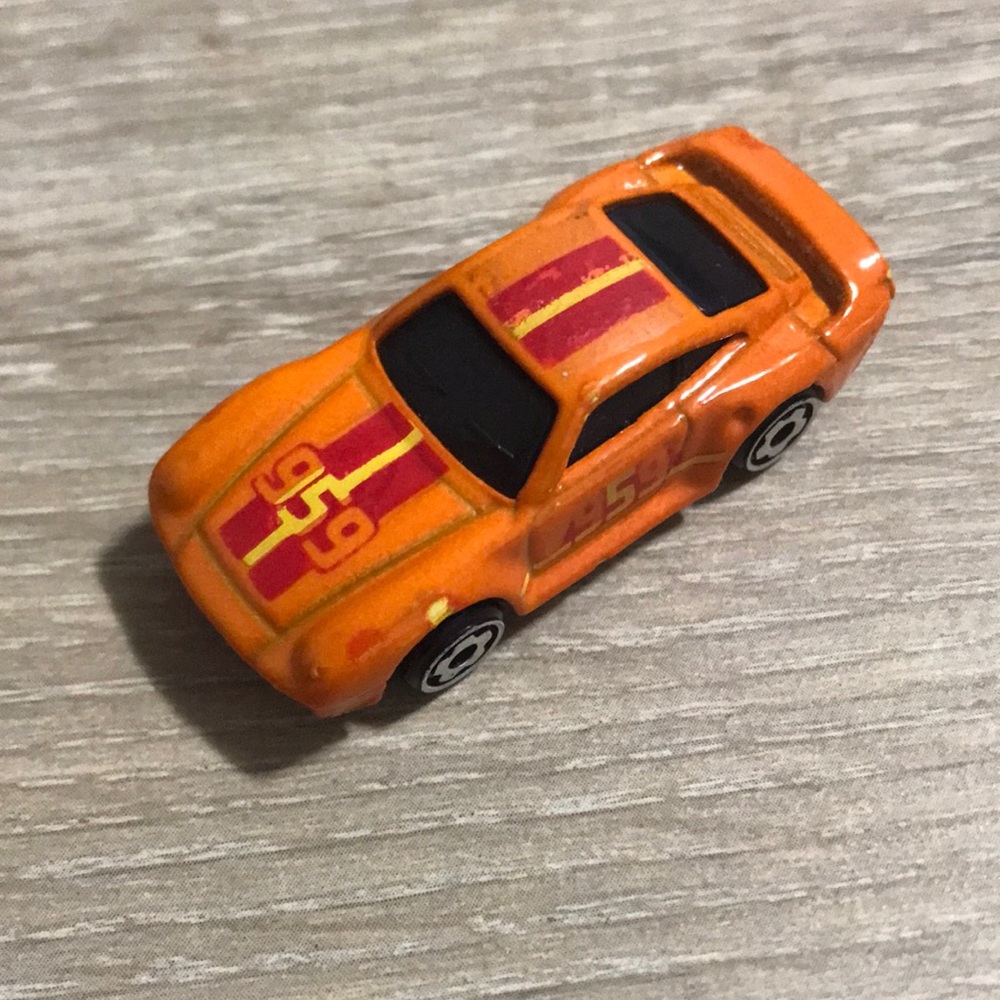 Hot Wheels Rare Porsche 959 Orange w/Red Stripes 1987 MINI